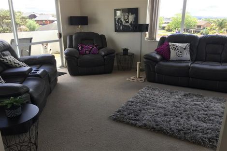 Photo of property in 51 Westpark Drive, West Harbour, Auckland, 0618