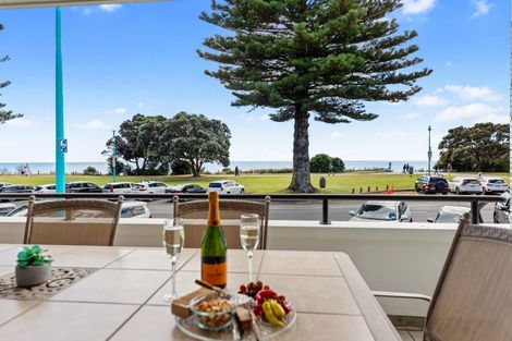 Photo of property in 10 Marine Parade, Mount Maunganui, 3116