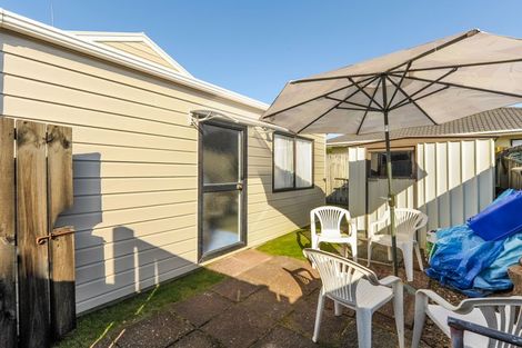 Photo of property in 2/83 Glendale Road, Glen Eden, Auckland, 0602