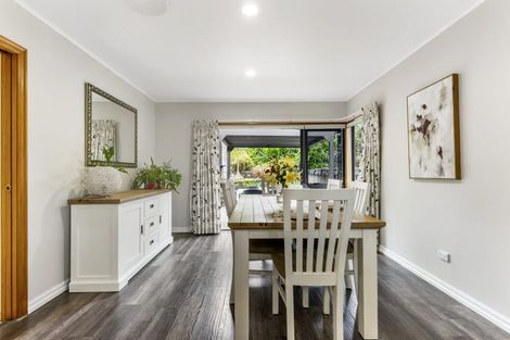 Photo of property in 12 La Roche Place, Northcote, Auckland, 0627