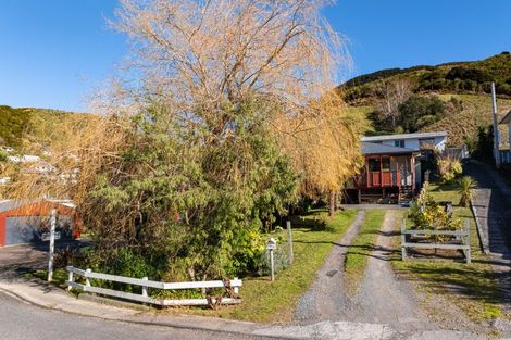 Photo of property in 5a Cornwall Street, Picton, 7220