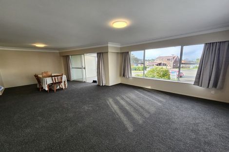 Photo of property in 8 Hillary Heights Avenue, Glendene, Auckland, 0602