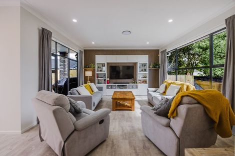 Photo of property in 168 Walter Strevens Drive, Conifer Grove, Takanini, 2112