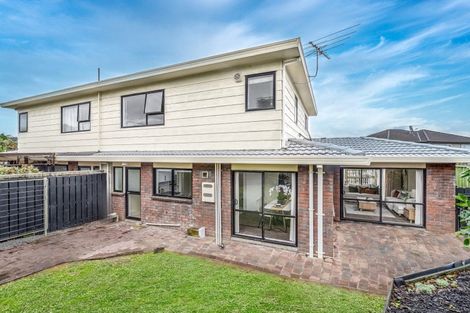 Photo of property in 1/15 Benygloe Place, Highland Park, Auckland, 2010