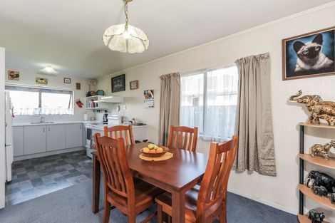 Photo of property in 2/83 Glendale Road, Glen Eden, Auckland, 0602