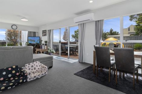 Photo of property in 37 Dunton Drive, Welcome Bay, Tauranga, 3112