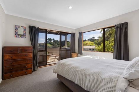 Photo of property in 33 Beaumont Crescent, Frankleigh Park, New Plymouth, 4310