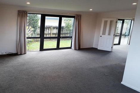 Photo of property in 2 Tollana Road, Te Atatu Peninsula, Auckland, 0610