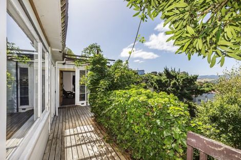 Photo of property in 30 Mana View Road, Paremata, Porirua, 5026