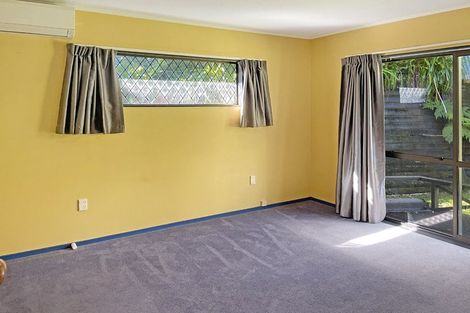 Photo of property in 2 Atahu Grove, Tirohanga, Lower Hutt, 5010