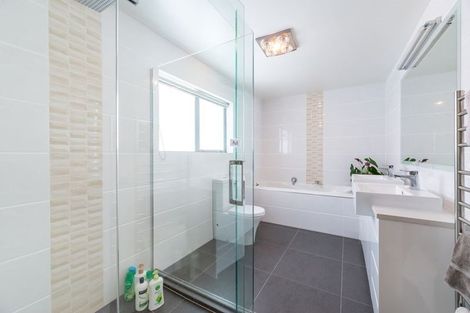 Photo of property in 38a Mark Edward Drive, Half Moon Bay, Auckland, 2012