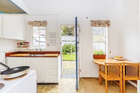 Photo of property in 3 Royal Street, Berhampore, Wellington, 6023