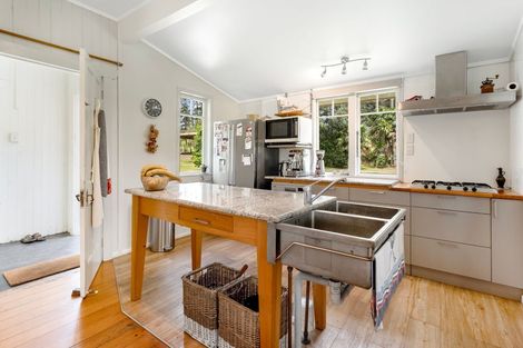 Photo of property in 37 Camp Road, Coroglen, Whitianga, 3591