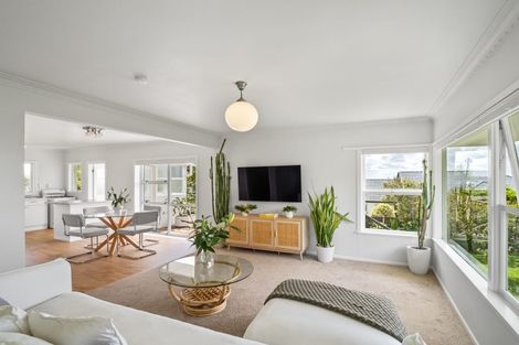 Photo of property in 3/619 Beach Road, Rothesay Bay, Auckland, 0630