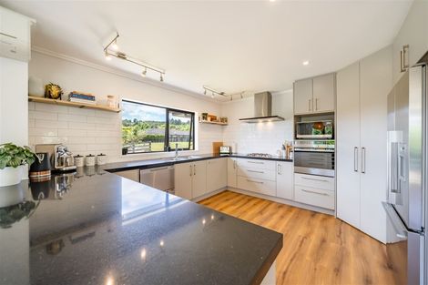 Photo of property in 6 Jade Crescent, Timberlea, Upper Hutt, 5018