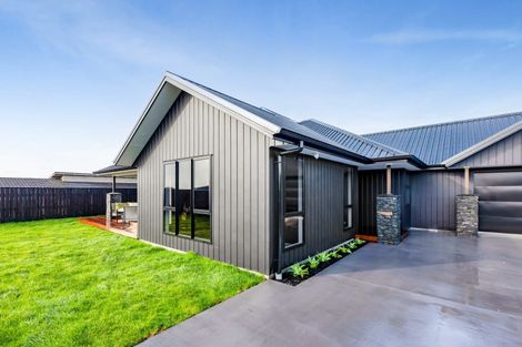 Photo of property in 6 Oliver O'leary Way, Westown, New Plymouth, 4310