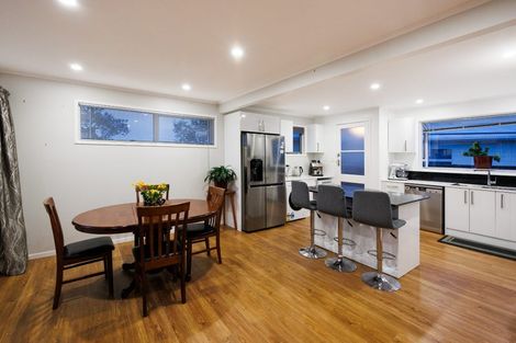 Photo of property in 28 Raglan Avenue, Cloverlea, Palmerston North, 4412