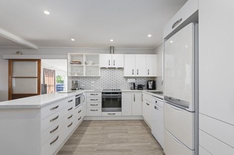 Photo of property in 12 Walker Crescent, Bulls, 4818