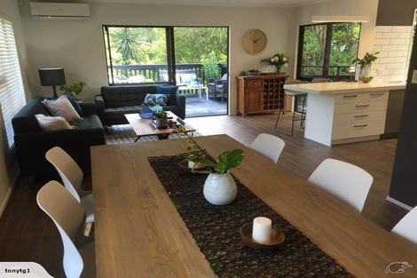 Photo of property in 9 Woodfern Crescent, Titirangi, Auckland, 0604