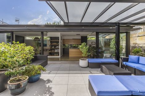 Photo of property in 4 Torless Terrace, Thorndon, Wellington, 6011