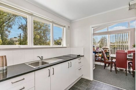 Photo of property in 28 Sabulite Road, Kelston, Auckland, 0602