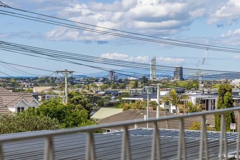 Photo of property in 54 Raleigh Road, Northcote, Auckland, 0627