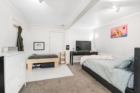 Photo of property in 12 Makiri Street, Helensville, 0800