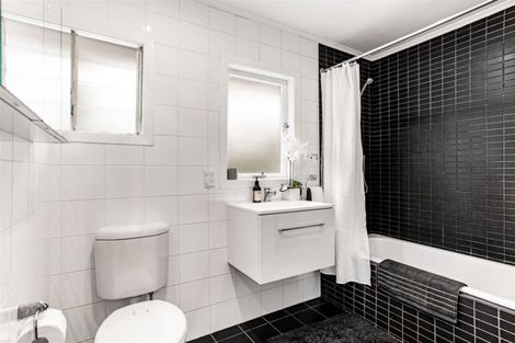 Photo of property in 18 Ayrton Street, Te Atatu South, Auckland, 0610