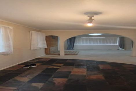 Photo of property in 48 Taikata Road, Te Atatu Peninsula, Auckland, 0610