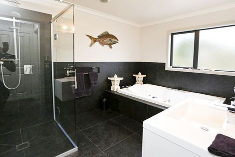 Photo of property in 99 Valley Views, Fitzherbert, Palmerston North, 4472