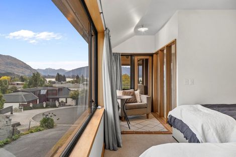 Photo of property in 7 Sycamore Place, Wanaka, 9305