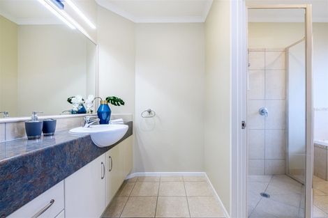 Photo of property in 4 Chelmsley Avenue, Henderson, Auckland, 0612