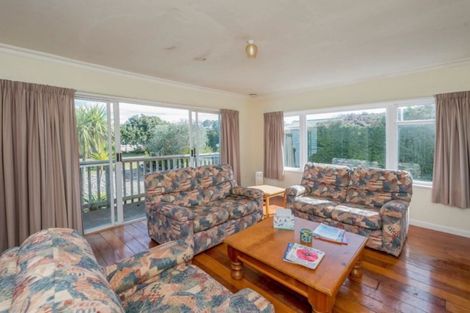 Photo of property in 35 Rangihiroa Street, Waikanae Beach, Waikanae, 5036
