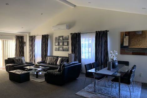 Photo of property in 11 Ali Place, Ranui, Auckland, 0612