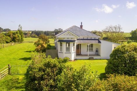 Photo of property in 23 Waitangi Road, Waverley, 4592