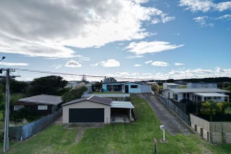 Photo of property in 15 Mack Street, Foxton Beach, Foxton, 4815