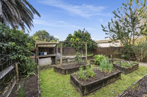 Photo of property in 5 Johnston Place, Welcome Bay, Tauranga, 3112