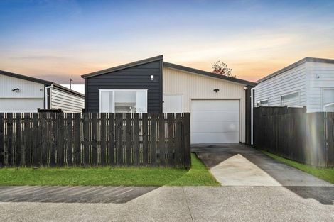 Photo of property in 6 Swamp Kauri Grove, Papakura, 2110