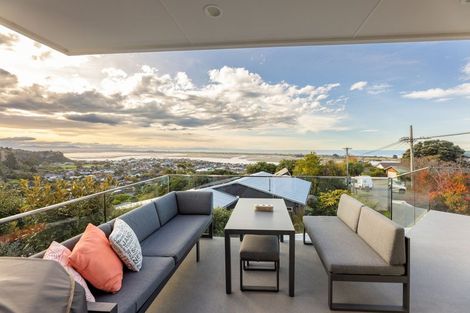 Photo of property in 2/60 Moncks Spur Road, Redcliffs, Christchurch, 8081