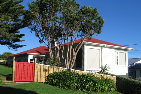 Photo of property in 1 Shortland Street, Khandallah, Wellington, 6035