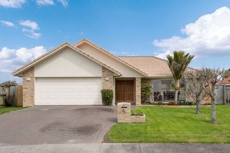 Photo of property in 22 Montecito Place, Golflands, Auckland, 2013