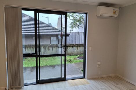 Photo of property in 98 Beach Haven Road, Beach Haven, Auckland, 0626
