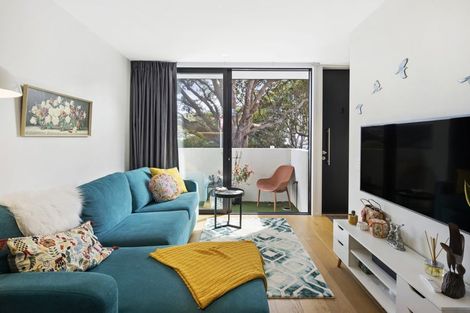 Photo of property in 33 Jean Caldwell Way, Island Bay, Wellington, 6023