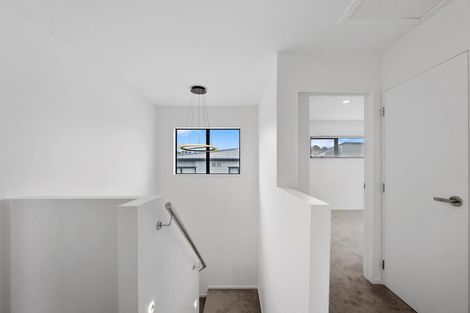 Photo of property in 25a Athena Drive, Totara Vale, Auckland, 0629