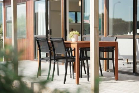 Photo of property in 26 Reeves Street, Waikanae Beach, Waikanae, 5036