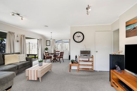Photo of property in 21 Caulfield Place, Nawton, Hamilton, 3200