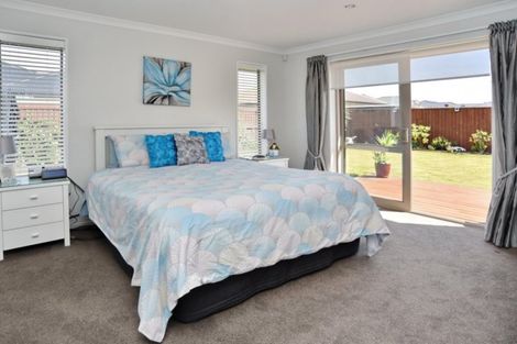 Photo of property in 7 Walnut Way, Rangiora, 7400