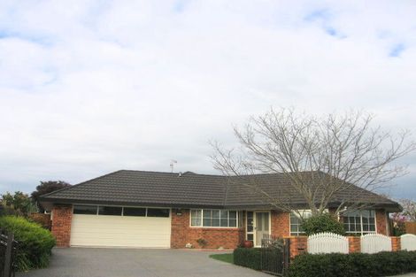 Photo of property in 17 Strachan Way, Highbury, Palmerston North, 4412
