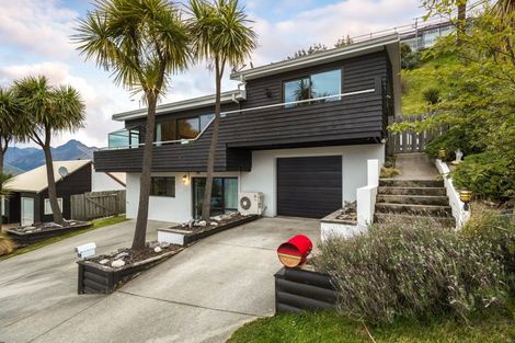 Photo of property in 20 Greenstone Place, Fernhill, Queenstown, 9300