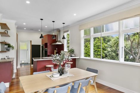 Photo of property in 73 Hungerford Road, Houghton Bay, Wellington, 6023